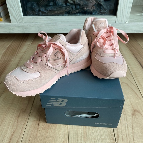 New Balance Women Sneakers - Picture 6 of 10